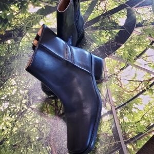 Low Black ankle boots